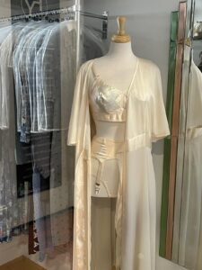 Read more about the article Why Curiosity is Your Best Accessory for Sustainable Fashion in Krakow